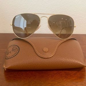 Ray-Ban Classic Aviator in Gold